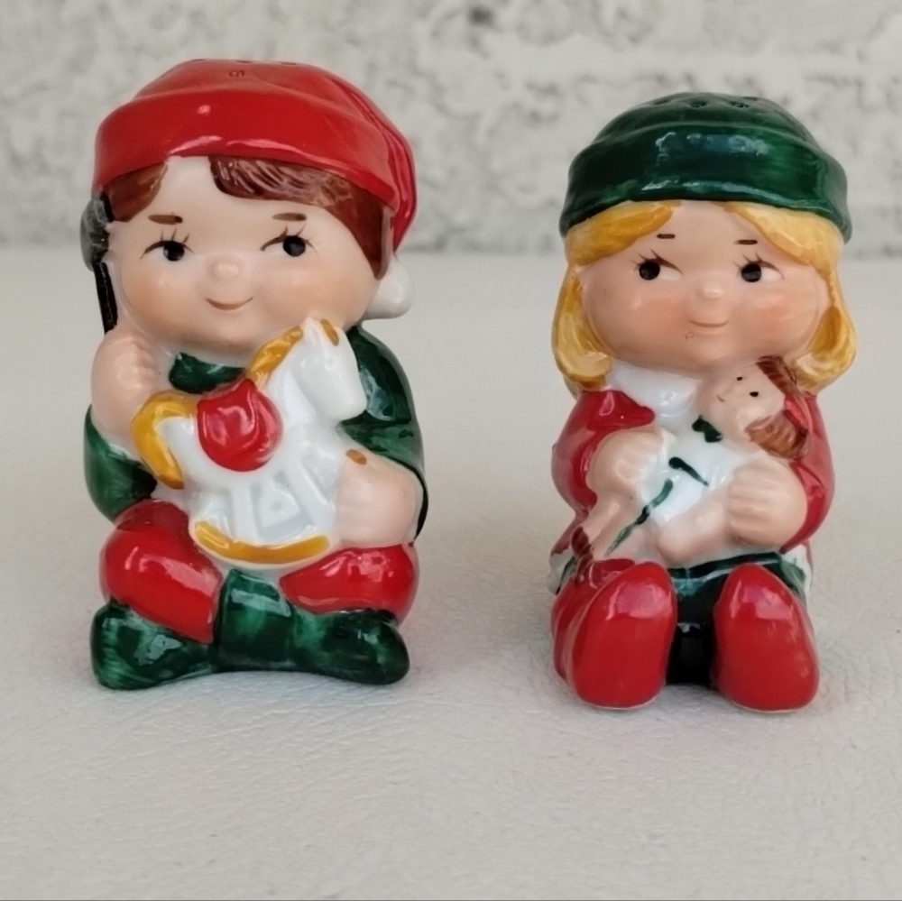 VTG Avon Claus & Company Porcelain Elves Salt & Pepper Shakers Santas Helpers